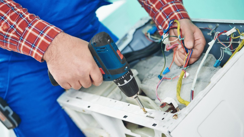 Menemen Eminçelik Eminçelik çamaşır makinesi kart tamiri – Su almama arızası orijinal parça ile giderildi. - Teknik servis örneği